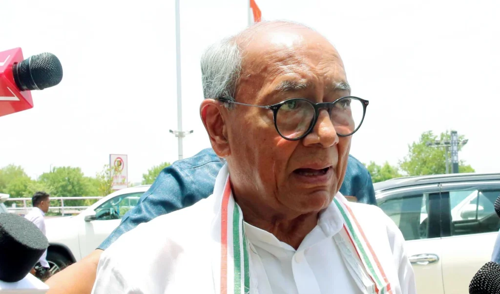 Ram Mandir चंदा विवाद पर Digvijaya Singh का सवाल: चंपत राय को क्यों बचा रहे PM Modi? Ram Mandir चंदा विवाद पर Digvijaya Singh का सवाल: चंपत राय को क्यों बचा रहे PM Modi?
