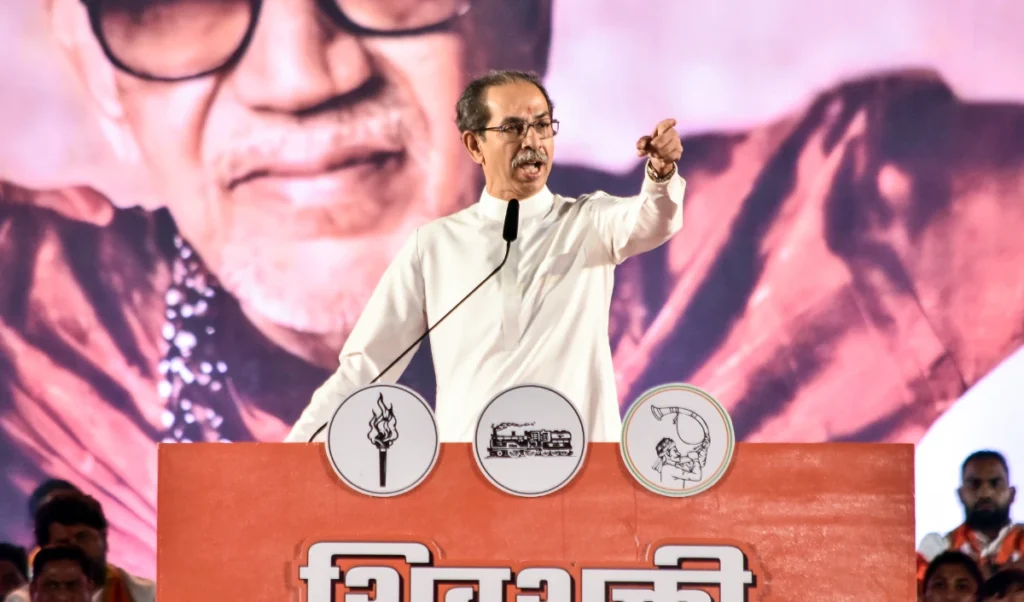 Ram Mandir फंड पर घमासान: Uddhav Thackeray का BJP पर वार, 5 जुलाई से राम रक्षा आंदोलन Ram Mandir फंड पर घमासान: Uddhav Thackeray का BJP पर वार, 5 जुलाई से राम रक्षा आंदोलन