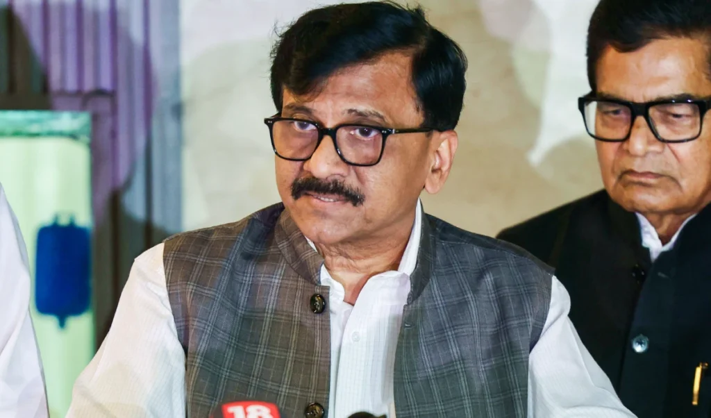 Sanjay Raut का बड़ा दावा: Devendra Fadnavis दिल्ली जाएंगे, Maharashtra में बदलेगा CM! Sanjay Raut का बड़ा दावा: Devendra Fadnavis दिल्ली जाएंगे, Maharashtra में बदलेगा CM!