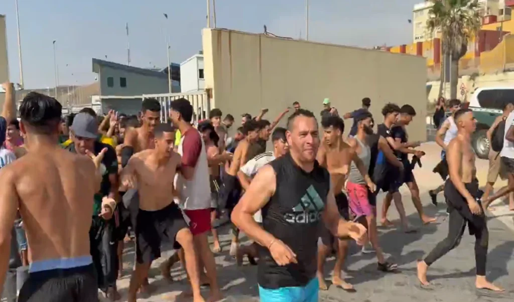 Spain के Ceuta शहर में समुद्र पार कर घुसे हजारों Morocco Migrants, Army का तगड़ा एक्शन, कई लोग मारे गये