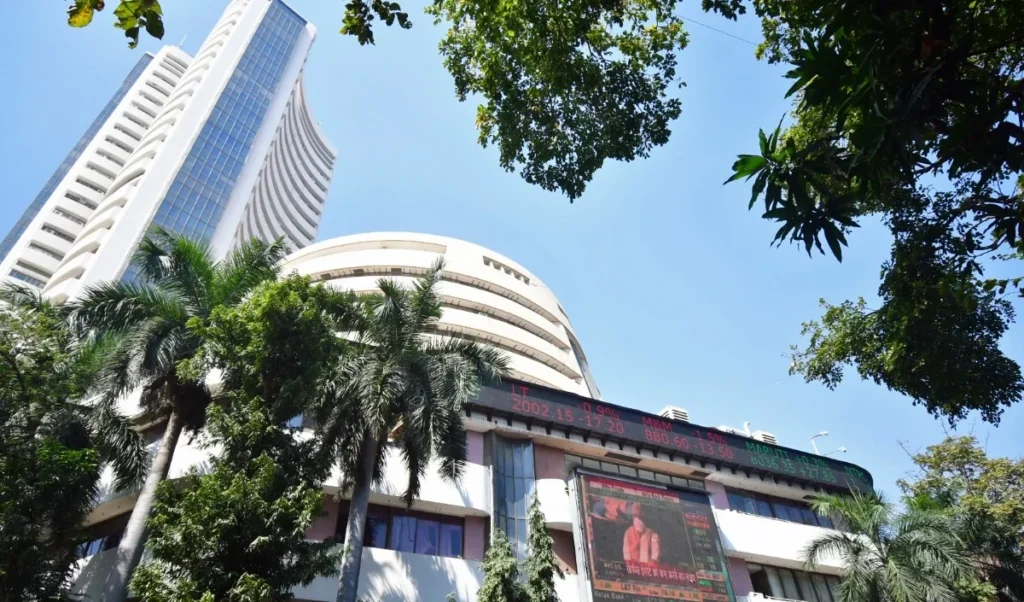 Stock Market Crash: पश्चिम एशिया में Tension और Crude Oil की कीमतों में उछाल से सेंसेक्स 553 अंक लुढ़का Stock Market Crash: पश्चिम एशिया में Tension और Crude Oil की कीमतों में उछाल से सेंसेक्स 553 अंक लुढ़का