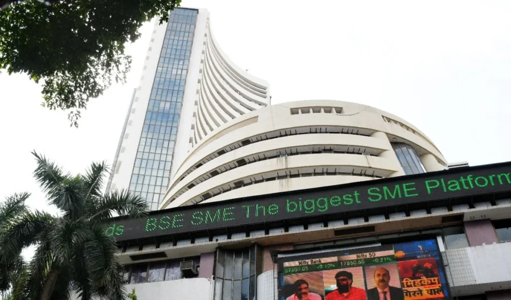Stock Market में जबरदस्त U-Turn: Sensex ने 300 अंकों की Recovery की, Nifty 24,100 के पार पहुंचा Stock Market में जबरदस्त U-Turn: Sensex ने 300 अंकों की Recovery की, Nifty 24,100 के पार पहुंचा