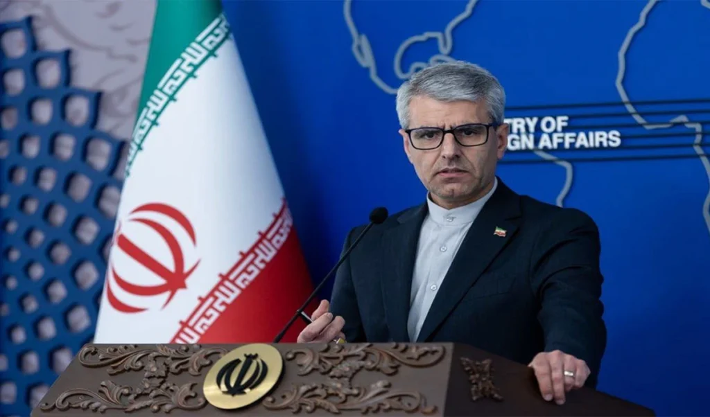 Strait of Hormuz पर बढ़ा तनाव, Iran ने US पर लगाया War Crime का आरोप, दी कड़ी चेतावनी Strait of Hormuz पर बढ़ा तनाव, Iran ने US पर लगाया War Crime का आरोप, दी कड़ी चेतावनी