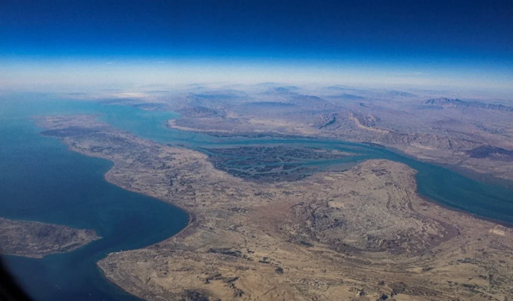 Strait of Hormuz में Security Threat गंभीर, UK की चेतावनी के बाद जहाजों को किया गया अलर्ट Strait of Hormuz में Security Threat गंभीर, UK की चेतावनी के बाद जहाजों को किया गया अलर्ट
