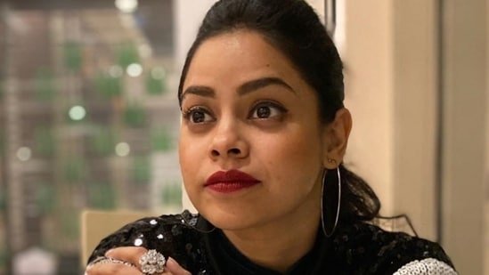 Sumona Chakravarti (38) undergoes surgery for endometriosis: ‘I have 3 visible scars on my abdomen’ Sumona Chakravarti (38) undergoes surgery for endometriosis: ‘I have 3 visible scars on my abdomen’
