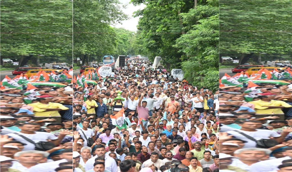 TMC Martyr’s Day: कोलकाता में ममता बनर्जी की बड़ी रैली, दिल्ली में बागी NCPI सांसदों ने किया शक्ति प्रदर्शन TMC Martyr’s Day: कोलकाता में ममता बनर्जी की बड़ी रैली, दिल्ली में बागी NCPI सांसदों ने किया शक्ति प्रदर्शन