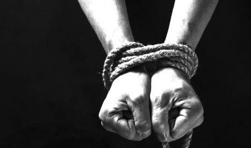 Thailand Kidnapping Case: सस्ते हॉलिडे पैकेज का लालच और Dubai से पाकिस्तानी साजिश, बैंकॉक में 5 भारतीय गिरफ्तार Thailand Kidnapping Case: सस्ते हॉलिडे पैकेज का लालच और Dubai से पाकिस्तानी साजिश, बैंकॉक में 5 भारतीय गिरफ्तार