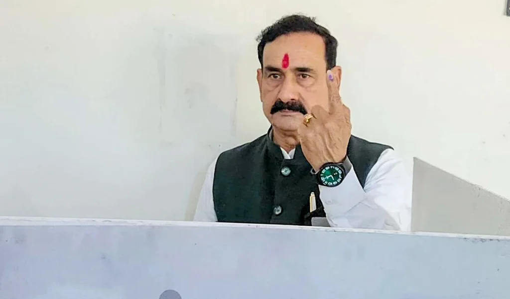 Ticket कटने के बाद Narottam Mishra नरम, Datia में नामांकन में CM Mohan Yadav के साथ दिखेंगे Ticket कटने के बाद Narottam Mishra नरम, Datia में नामांकन में CM Mohan Yadav के साथ दिखेंगे