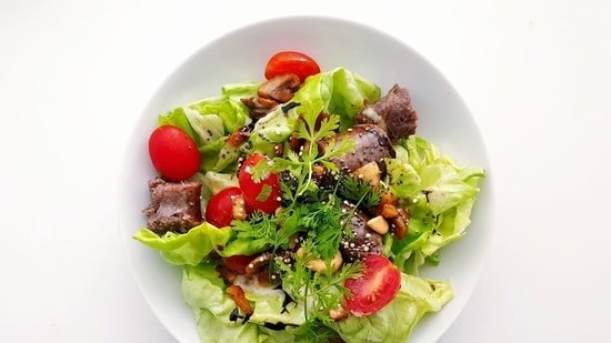 Try these 2 easy Caesar salad recipes for a refreshing meal at home: See step-by-step process Try these 2 easy Caesar salad recipes for a refreshing meal at home: See step-by-step process