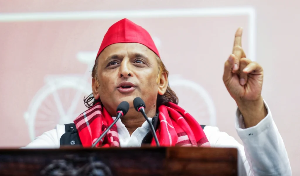 UP में 35 करोड़ पेड़ या 350 करोड़ का Scam? Akhilesh Yadav ने Plantation Drive पर उठाए गंभीर सवाल UP में 35 करोड़ पेड़ या 350 करोड़ का Scam? Akhilesh Yadav ने Plantation Drive पर उठाए गंभीर सवाल