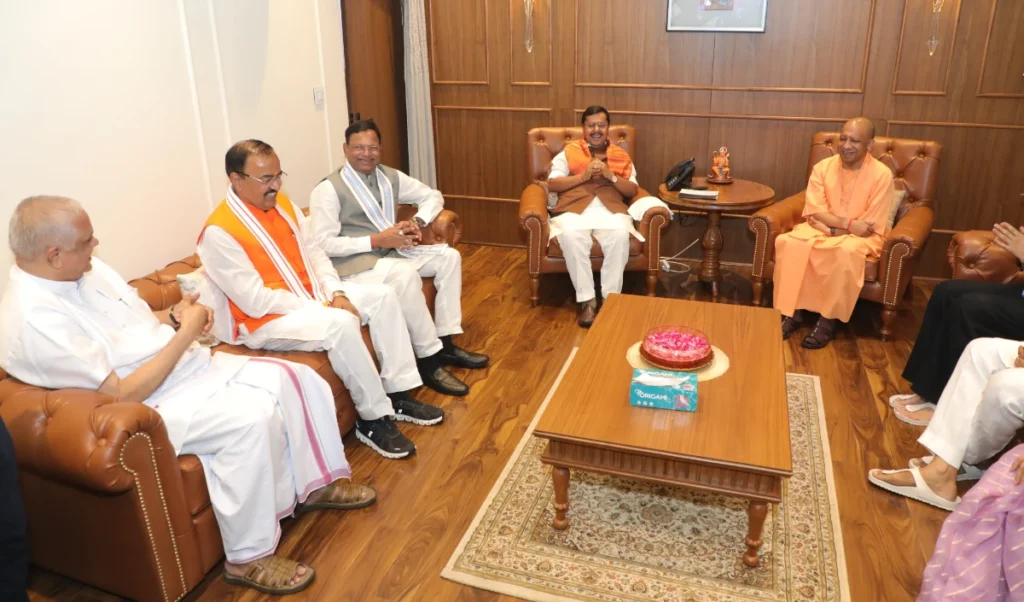 UP में आम की दावत, सियासत पर चर्चा! CM Yogi से मिलकर Nitin Nabin ने सेट किया Mission 2027 का टारगेट UP में आम की दावत, सियासत पर चर्चा! CM Yogi से मिलकर Nitin Nabin ने सेट किया Mission 2027 का टारगेट