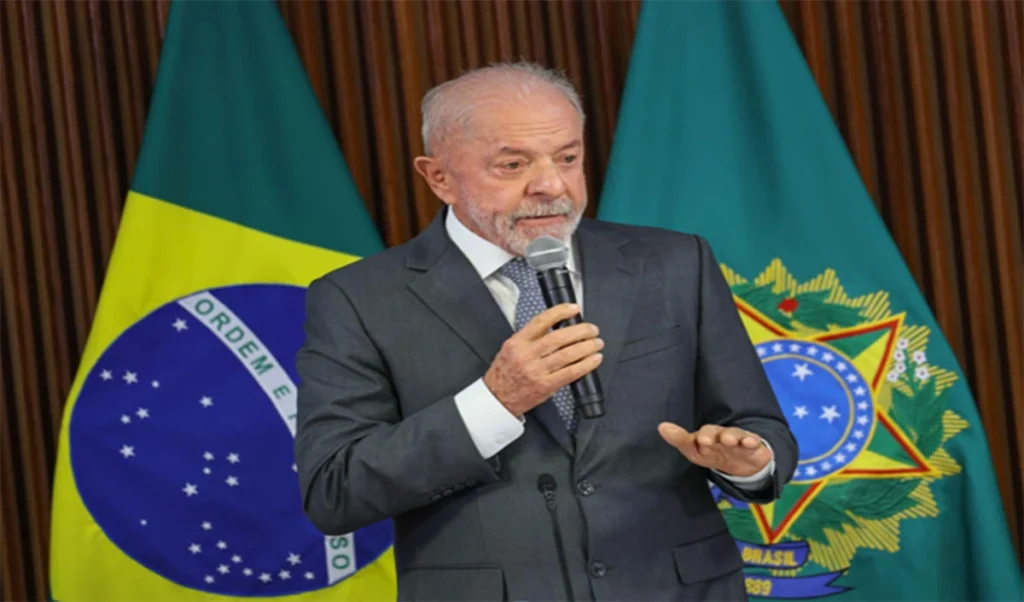 US-Brazil Trade War: अमेरिका के 25% Tariff पर भड़का Brazil, राष्ट्रपति Lula ने किया जवाबी कार्रवाई का ऐलान US-Brazil Trade War: अमेरिका के 25% Tariff पर भड़का Brazil, राष्ट्रपति Lula ने किया जवाबी कार्रवाई का ऐलान