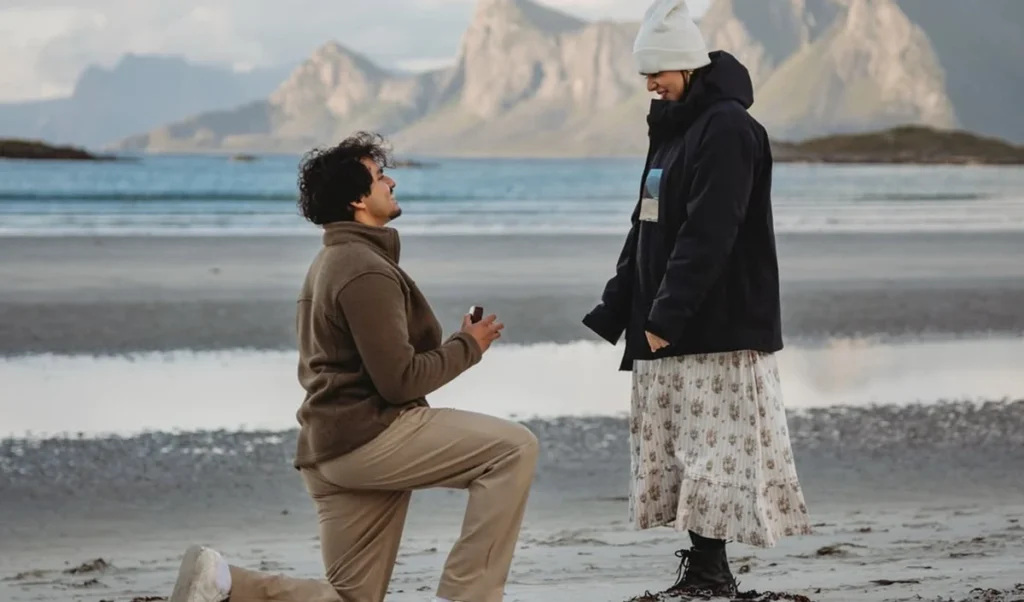 Viral Video: डायरेक्टर Imtiaz Ali की बेटी Ida Ali ने की सगाई, Norway में बॉयफ्रेंड ने घुटनों पर बैठ पहनाई डायमंड रिंग Viral Video: डायरेक्टर Imtiaz Ali की बेटी Ida Ali ने की सगाई, Norway में बॉयफ्रेंड ने घुटनों पर बैठ पहनाई डायमंड रिंग