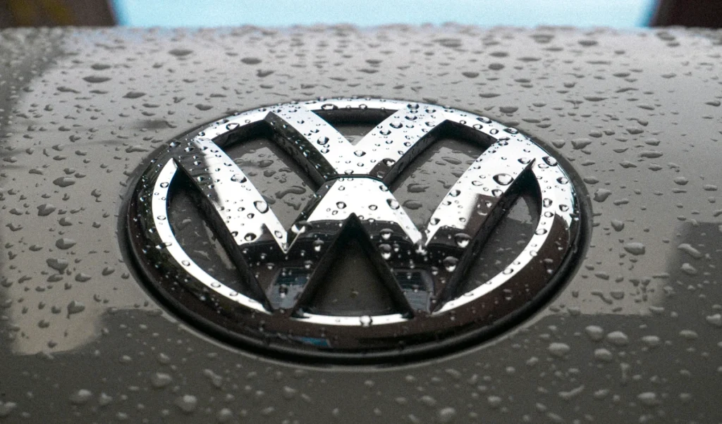 Volkswagen CEO का अल्टीमेटम: लागत कम नहीं हुई तो जाएगी 50,000 Jobs, यूनियन के विरोध के बीच कंपनी का Mega Plan Volkswagen CEO का अल्टीमेटम: लागत कम नहीं हुई तो जाएगी 50,000 Jobs, यूनियन के विरोध के बीच कंपनी का Mega Plan
