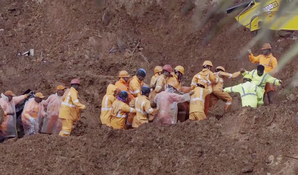 Wayanad में भयंकर Landslide: मौत का आंकड़ा 7 पहुंचा, लापता वर्कर के लिए जारी तलाशी अभियान