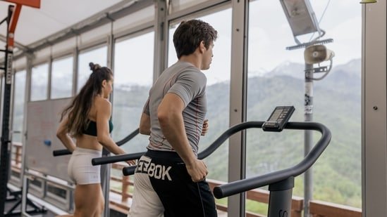 What happens when you do cardio before lifting weights? Fitness coach helps decide the right order What happens when you do cardio before lifting weights? Fitness coach helps decide the right order