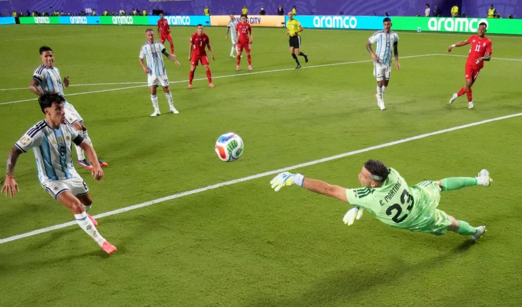 World Cup: Embolo के Red Card पर भड़के Swiss कोच, बोले- इस नियम ने हमारा खेल बर्बाद कर दिया World Cup: Embolo के Red Card पर भड़के Swiss कोच, बोले- इस नियम ने हमारा खेल बर्बाद कर दिया