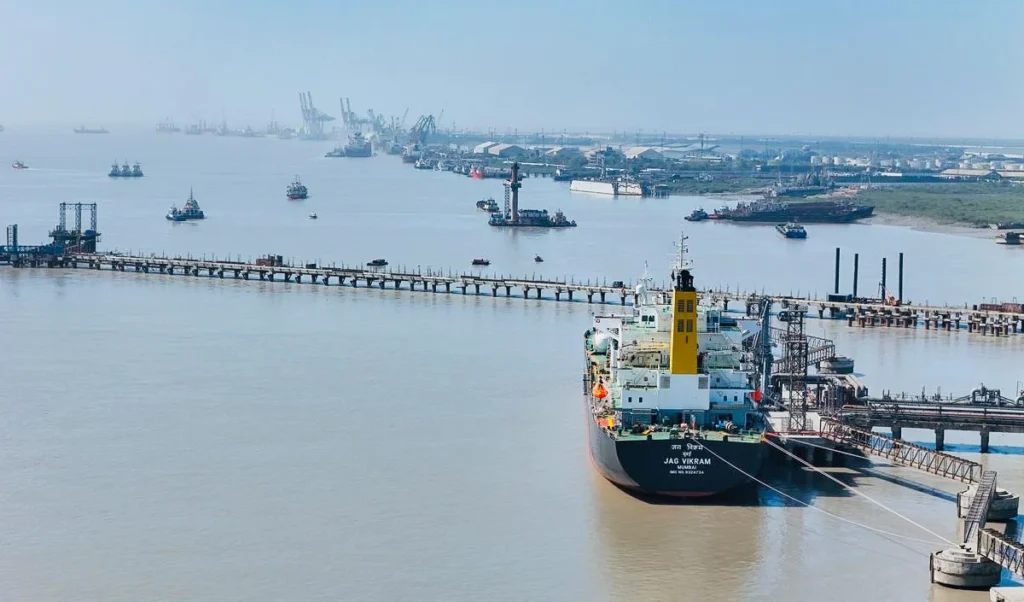 another tanker attacked in the strait of hormuz us continues bombing iran another tanker attacked in the strait of hormuz us continues bombing iran
