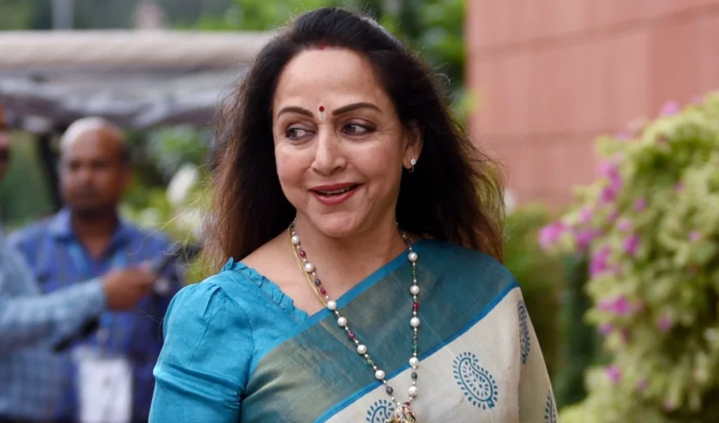 will deepika padukone play the dream girl in hema malini biopic veteran actress expresses will deepika padukone play the dream girl in hema malini biopic veteran actress expresses