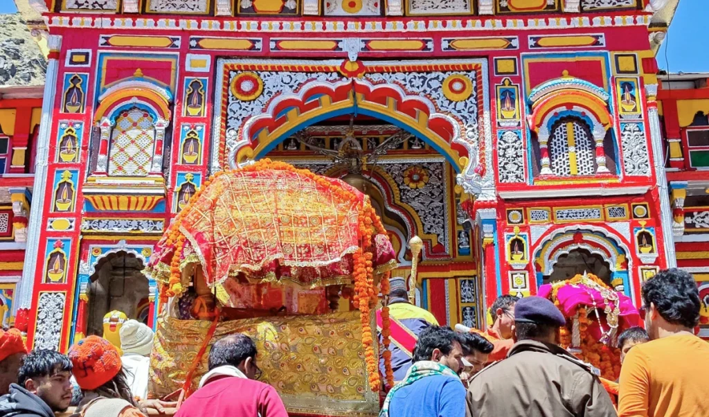 अयोध्या के बाद अब बद्रीनाथ-केदारनाथ मंदिर में दान की चोरी के आरोपों से हड़कंप, ट्रस्ट ने दिए उच्च स्तरीय जांच के आदेश