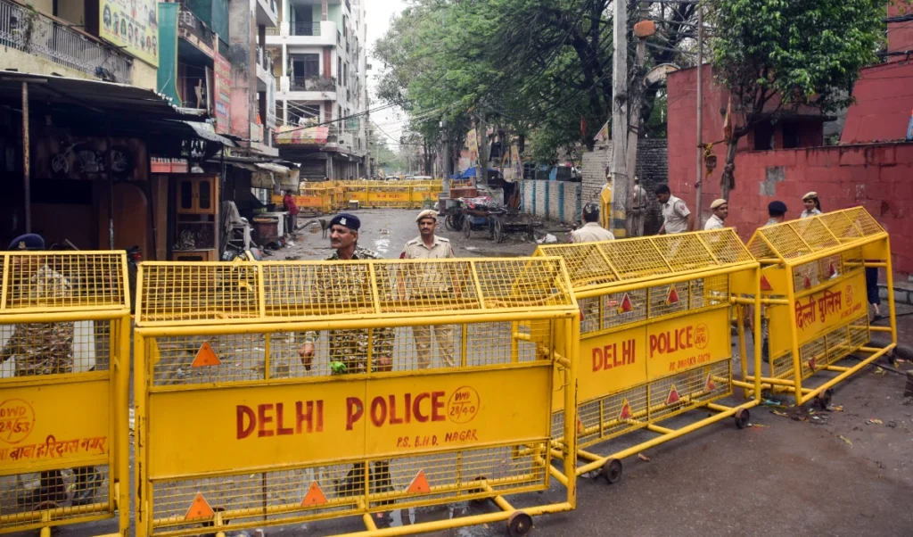 कॉकरोच जनता पार्टी के ‘चलो संसद’ मार्च से पहले दिल्ली पुलिस अत्यधिक सतर्क, छावनी में तब्दील हुई राजधानी, चप्पे-चप्पे पर भारी सुरक्षा, धारा 163 लागू