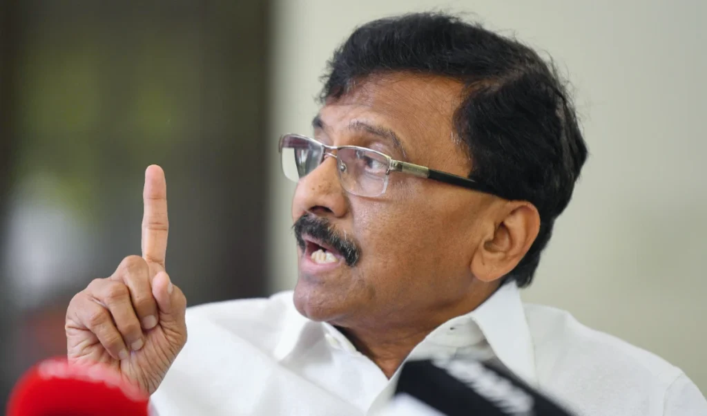 गुंडों को सिर्फ़ Underwear में सड़कों पर घुमाओ, KDMC मारपीट पर Sanjay Raut की CM से मांग गुंडों को सिर्फ़ Underwear में सड़कों पर घुमाओ, KDMC मारपीट पर Sanjay Raut की CM से मांग
