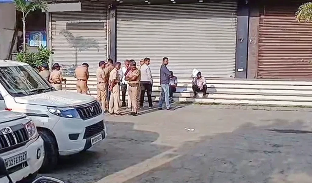 गुजरात एटीएस की बड़ी कार्रवाई! जैश-ए-मोहम्मद के 5 और संदिग्ध आतंकी गिरफ्तार, ‘टाइम बम’ बनाने की थी साजिश गुजरात एटीएस की बड़ी कार्रवाई! जैश-ए-मोहम्मद के 5 और संदिग्ध आतंकी गिरफ्तार, ‘टाइम बम’ बनाने की थी साजिश