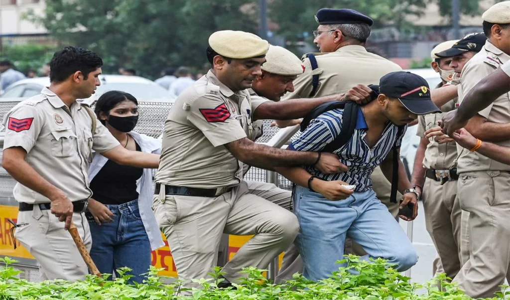दंगा करने वालों का पासपोर्ट होगा रद्द! CJP प्रोटेस्ट के बीच दिल्ली पुलिस सख्त दंगा करने वालों का पासपोर्ट होगा रद्द! CJP प्रोटेस्ट के बीच दिल्ली पुलिस सख्त