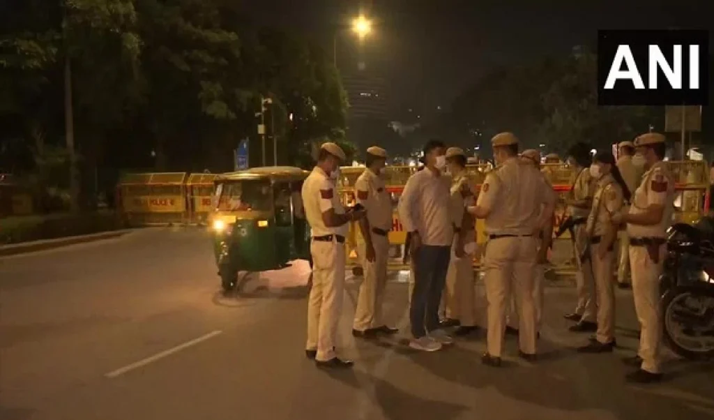 दिल्ली में Law and Order की बिगड़ती स्थिति के बीच Delhi Police अलर्ट, सभी जवानों की छुट्टियां अगले आदेश तक कैंसिल दिल्ली में Law and Order की बिगड़ती स्थिति के बीच Delhi Police अलर्ट, सभी जवानों की छुट्टियां अगले आदेश तक कैंसिल