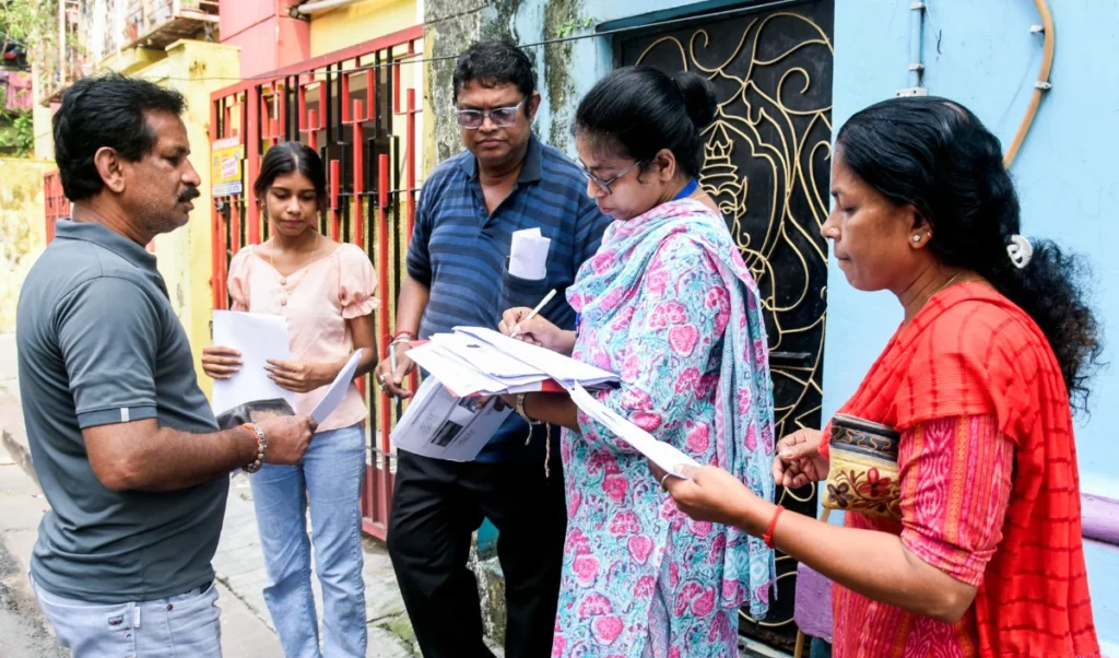 दिल्ली में SIR अभियान तेज़! 93% से ज़्यादा वोटर्स तक पहुंचे फॉर्म, फाइनल वोटर लिस्ट 7 अक्टूबर को होगी जारी दिल्ली में SIR अभियान तेज़! 93% से ज़्यादा वोटर्स तक पहुंचे फॉर्म, फाइनल वोटर लिस्ट 7 अक्टूबर को होगी जारी