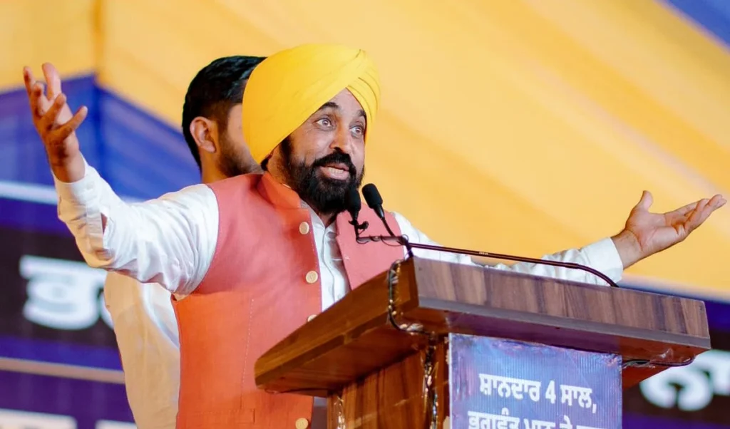 पंजाब में Paper Leak आरोपों पर CM Bhagwant Mann का पलटवार, विपक्ष को घेरा पंजाब में Paper Leak आरोपों पर CM Bhagwant Mann का पलटवार, विपक्ष को घेरा