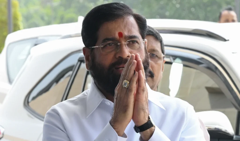 महाराष्ट्र के उपमुख्यमंत्री Eknath Shinde अस्पताल में भर्ती, थकान और हल्के बुखार की शिकायत, डॉक्टरों की टीम रख रही है नजर महाराष्ट्र के उपमुख्यमंत्री Eknath Shinde अस्पताल में भर्ती, थकान और हल्के बुखार की शिकायत, डॉक्टरों की टीम रख रही है नजर