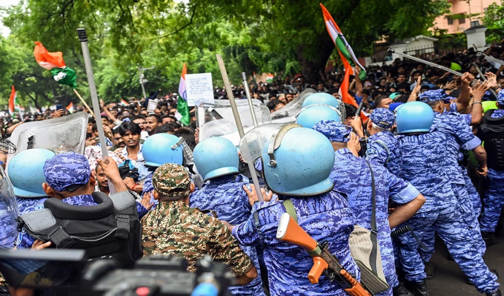 संवाद से ही सुलझेगा युवा असंतोष