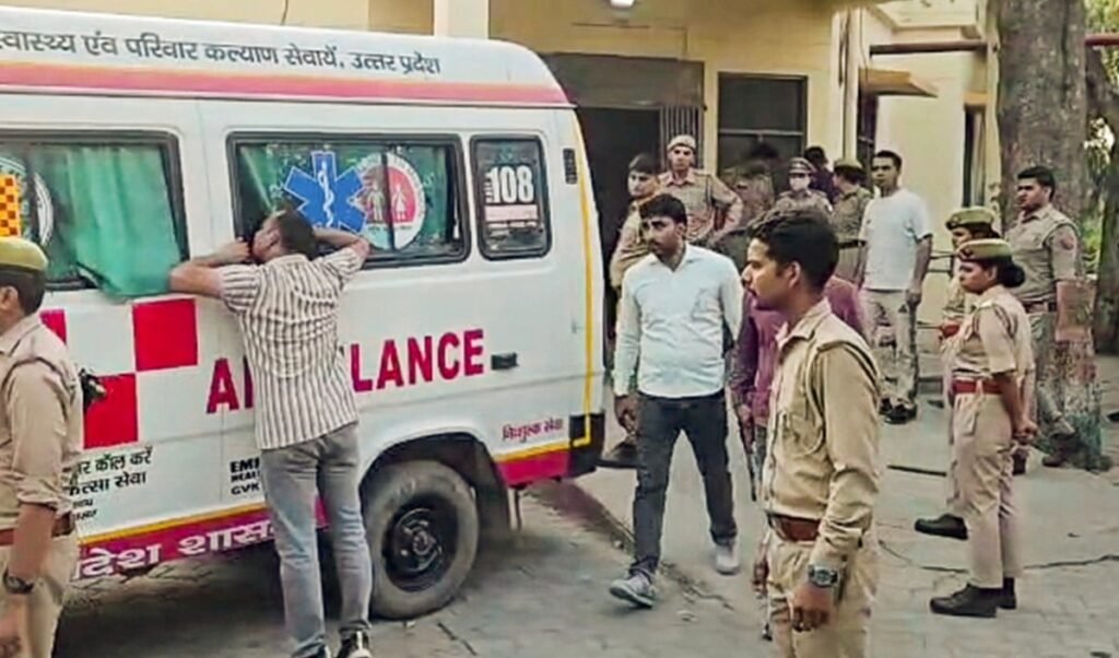 सहारनपुर में सनसनी: किराए के कमरे में खौफनाक मंजर! पंखे से लटका मिला युवक, जमीन पर बेसुध पड़ी थी युवती, जांच में जुटी पुलिस सहारनपुर में सनसनी: किराए के कमरे में खौफनाक मंजर! पंखे से लटका मिला युवक, जमीन पर बेसुध पड़ी थी युवती, जांच में जुटी पुलिस