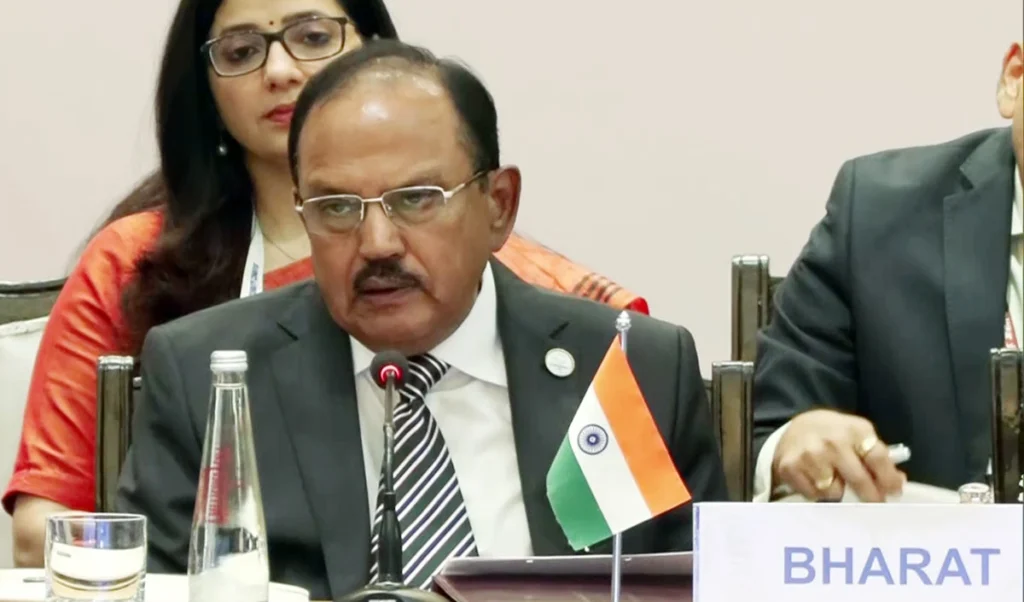सामने बैठे थे 6 देशों के NSA, Ajit Doval ने इस दौरान ऐसा क्या कह दिया जिससे पूरी दुनिया में हलचल मच गई सामने बैठे थे 6 देशों के NSA, Ajit Doval ने इस दौरान ऐसा क्या कह दिया जिससे पूरी दुनिया में हलचल मच गई