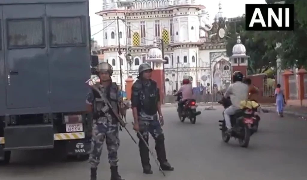 सावन में नेपाल को सुलगाने वाले कौन, जल उठा पूरा देश! भारत की सीमा पर हाई अलर्ट सावन में नेपाल को सुलगाने वाले कौन, जल उठा पूरा देश! भारत की सीमा पर हाई अलर्ट