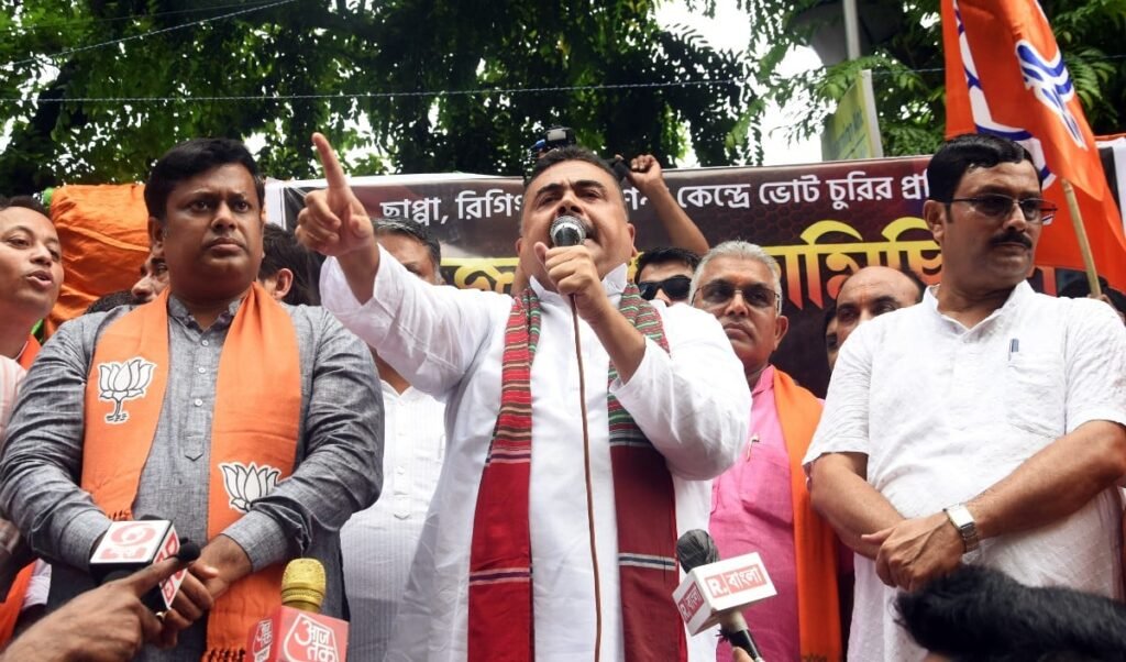 2026 नगर निगम चुनाव के लिए WB BJP ने कसी कमर, सुकांत मजूमदार-राहुल सिन्हा को बड़ी जिम्मेदारी 2026 नगर निगम चुनाव के लिए WB BJP ने कसी कमर, सुकांत मजूमदार-राहुल सिन्हा को बड़ी जिम्मेदारी
