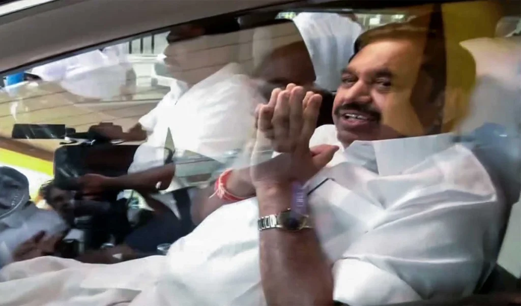 AIADMK का शक्ति प्रदर्शन: Thanjavur में EPS की अगुवाई में Farmers Loan Waiver और Cauvery Water पर बड़ा आंदोलन AIADMK का शक्ति प्रदर्शन: Thanjavur में EPS की अगुवाई में Farmers Loan Waiver और Cauvery Water पर बड़ा आंदोलन