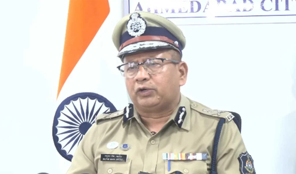 Ahmedabad Police ने किया Boss Scam का भंडाफोड़, Pakistan और China तक फैला है इस साइबर जाल का नेटवर्क Ahmedabad Police ने किया Boss Scam का भंडाफोड़, Pakistan और China तक फैला है इस साइबर जाल का नेटवर्क