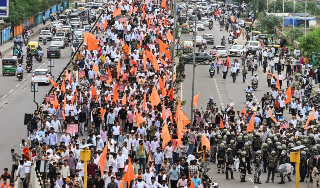 Anti Reservation Movement | आरक्षण-विरोधी आवाज़ें हुई तेज़! जंतर-मंतर से सड़कों तक प्रदर्शन, करणी सेना ने खाई वोट न देने की कसम