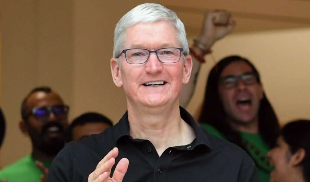 Apple Investors की बंपर कमाई: Tim Cook के कार्यकाल में 25 गुना उछला Share Price और Market Value Apple Investors की बंपर कमाई: Tim Cook के कार्यकाल में 25 गुना उछला Share Price और Market Value