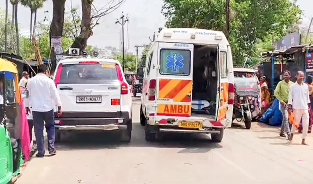 Ashokdham Temple Stampede | बिहार के लखीसराय में अशोकधाम मंदिर में बड़ा हादसा, बिजली का तार गिरने के बाद मची भगदड़ में 7 श्रद्धालुओं की मौत Ashokdham Temple Stampede | बिहार के लखीसराय में अशोकधाम मंदिर में बड़ा हादसा, बिजली का तार गिरने के बाद मची भगदड़ में 7 श्रद्धालुओं की मौत