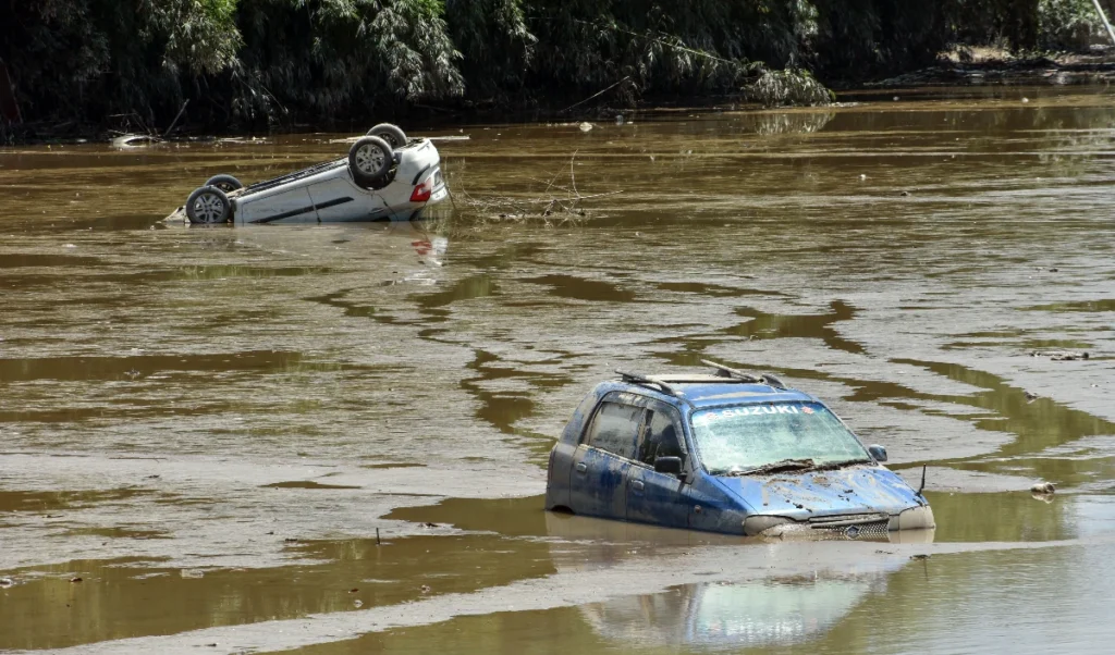 Assam Floods | असम में बाढ़ की स्थिति विकराल! मौतों का आंकड़ा 97 पहुंचा, 15 जिलों के 1.68 लाख लोग प्रभावित Assam Floods | असम में बाढ़ की स्थिति विकराल! मौतों का आंकड़ा 97 पहुंचा, 15 जिलों के 1.68 लाख लोग प्रभावित