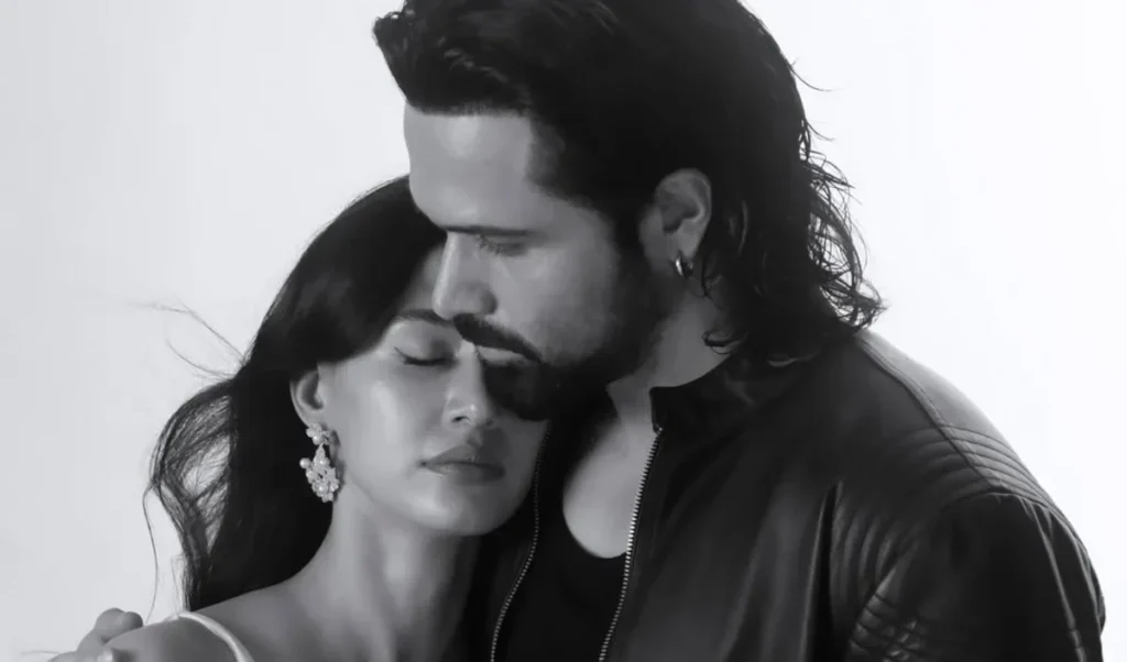 Awarapan 2 Public Review: सिनेमाघरों में रिलीज हुई Emraan Hashmi की फिल्म, फैंस को मिला एक खास सरप्राइज Awarapan 2 Public Review: सिनेमाघरों में रिलीज हुई Emraan Hashmi की फिल्म, फैंस को मिला एक खास सरप्राइज