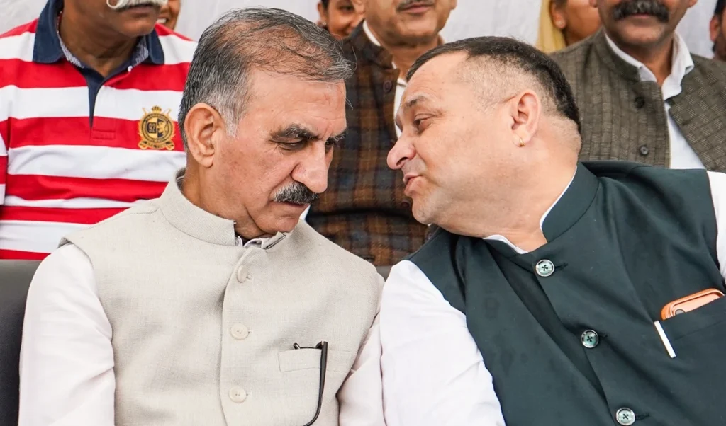 BJP ने Shimla में CM Sukhu आवास का किया घेराव, सरकार बर्खास्तगी की मांग BJP ने Shimla में CM Sukhu आवास का किया घेराव, सरकार बर्खास्तगी की मांग