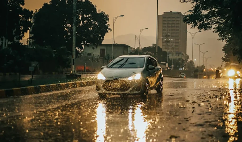 Best Monsoon Car Accessories: मानसून में कार को चमकदार और सुरक्षित रखने के लिए खरीदें ये जरूरी गैजेट्स