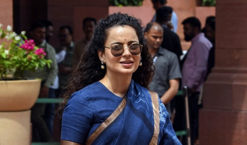 Bollywood Wrap Up | शर्मिला टैगोर से कंगना बोलीं- हिंदू-मुस्लिम सोच से बाहर आइए, तापसी पन्नू की नई एक्शन-थ्रिलर फिल्म 'गांधारी' की रिलीज डेट तय