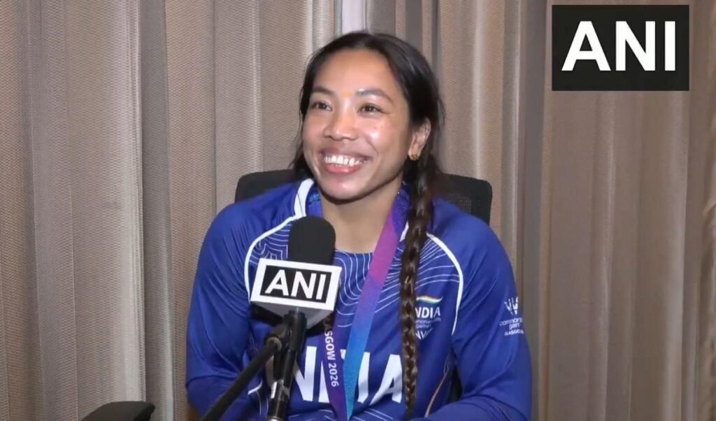 CWG में गोल्ड जीतकर स्वदेश लौटीं Mirabai Chanu ने की PM Modi और Coach की जमकर तारीफ CWG में गोल्ड जीतकर स्वदेश लौटीं Mirabai Chanu ने की PM Modi और Coach की जमकर तारीफ