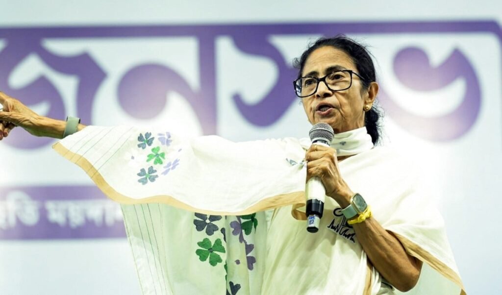 Calcutta High Court का आदेश तोड़ना पड़ा भारी! Mamata Banerjee पर FIR, बढ़ी मुश्किल Calcutta High Court का आदेश तोड़ना पड़ा भारी! Mamata Banerjee पर FIR, बढ़ी मुश्किल