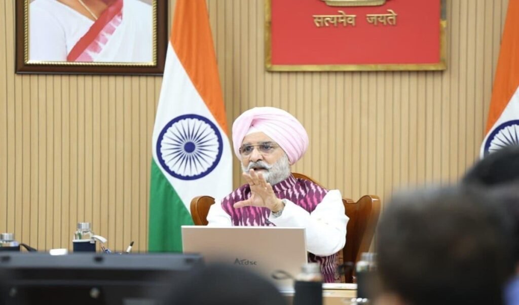 Delhi Women Safety: पिंक बसों में तैनात होंगे सुरक्षाकर्मी, LG ने ‘शिष्टाचार स्क्वाड’ को दिए कड़े निर्देश